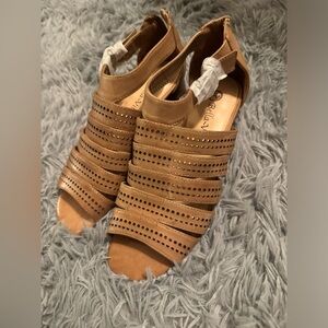 Brand new! Women’s dress sandals!!